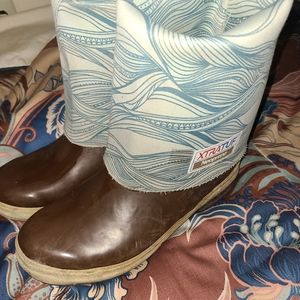 Womens size 9 XtraTufs